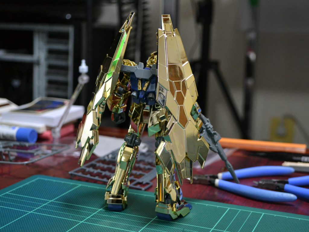 HGUC 1/144 ユニコーンガンダム3号機 フェネクス（UNモード）ゴールドコーティングVer. 背面